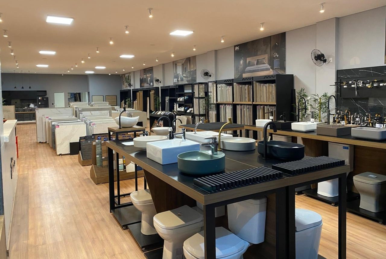 Showroom de revestimentos e louças da loja